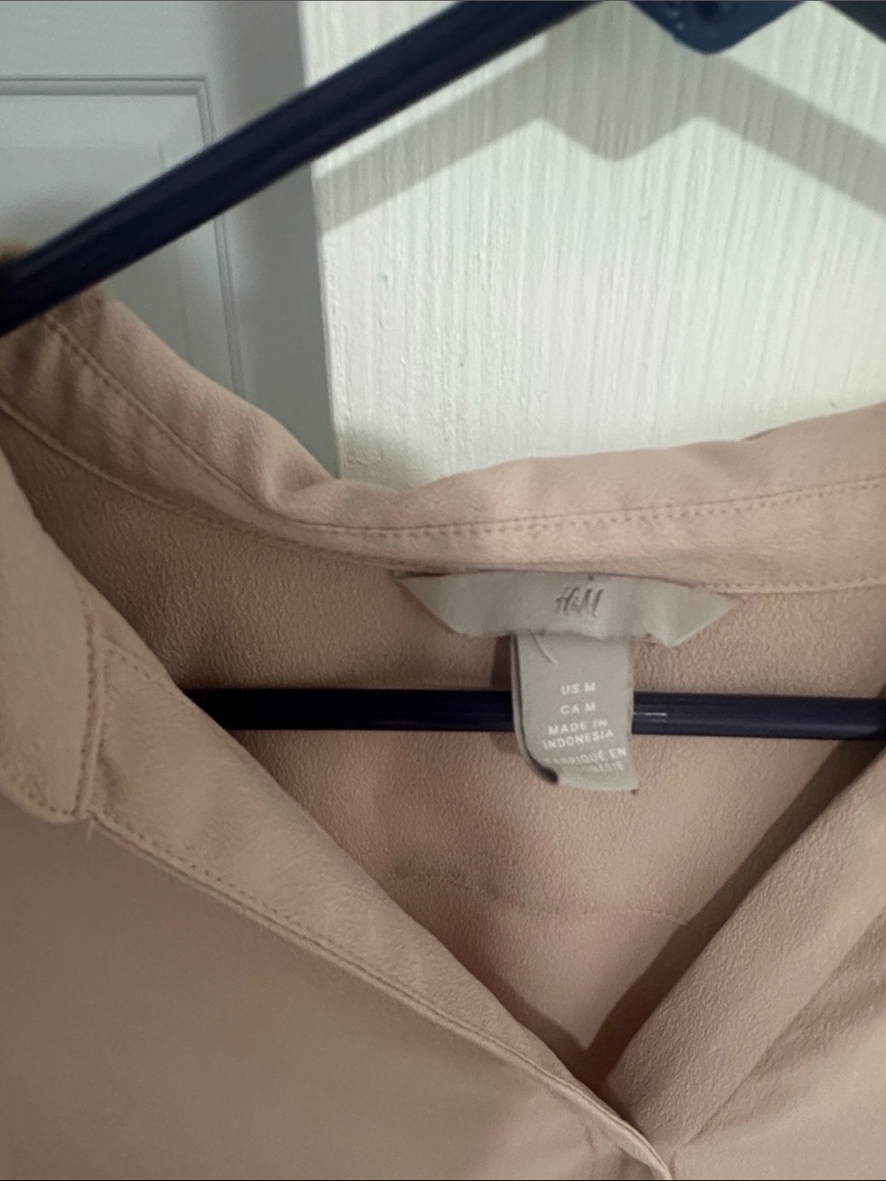H&M button up top - Picture 2 of 4
